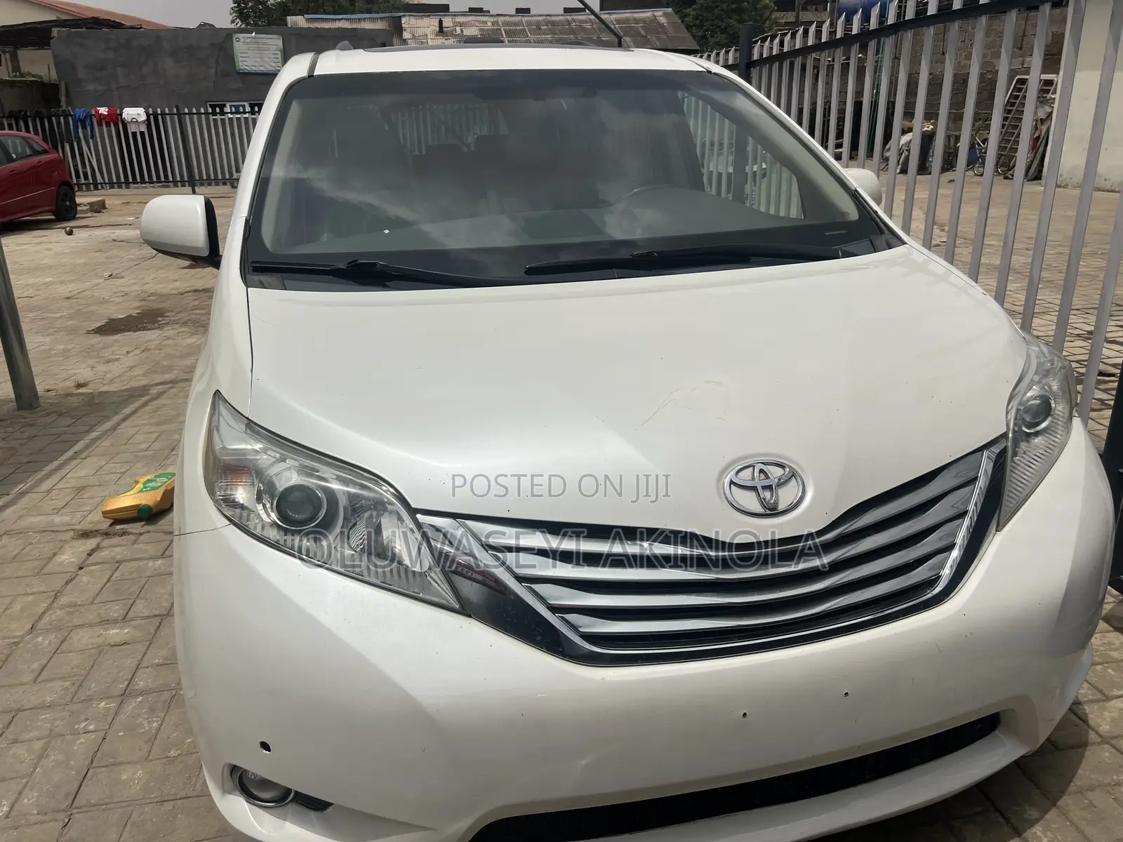 Toyota Sienna 2011 White