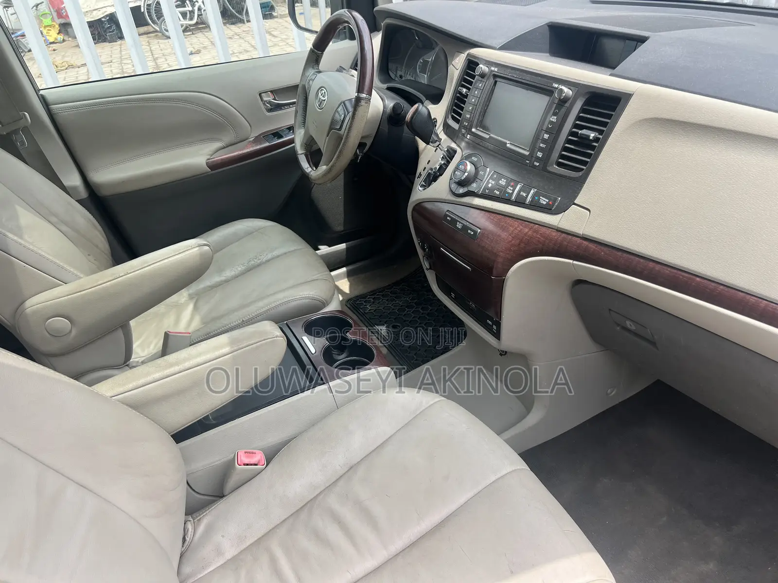 Toyota Sienna 2011 White