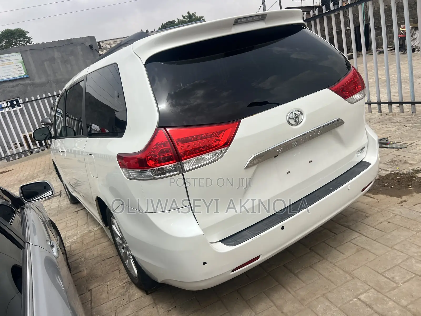 Toyota Sienna 2011 White