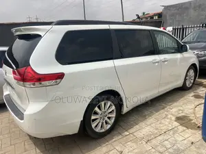 Toyota Sienna 2011 White