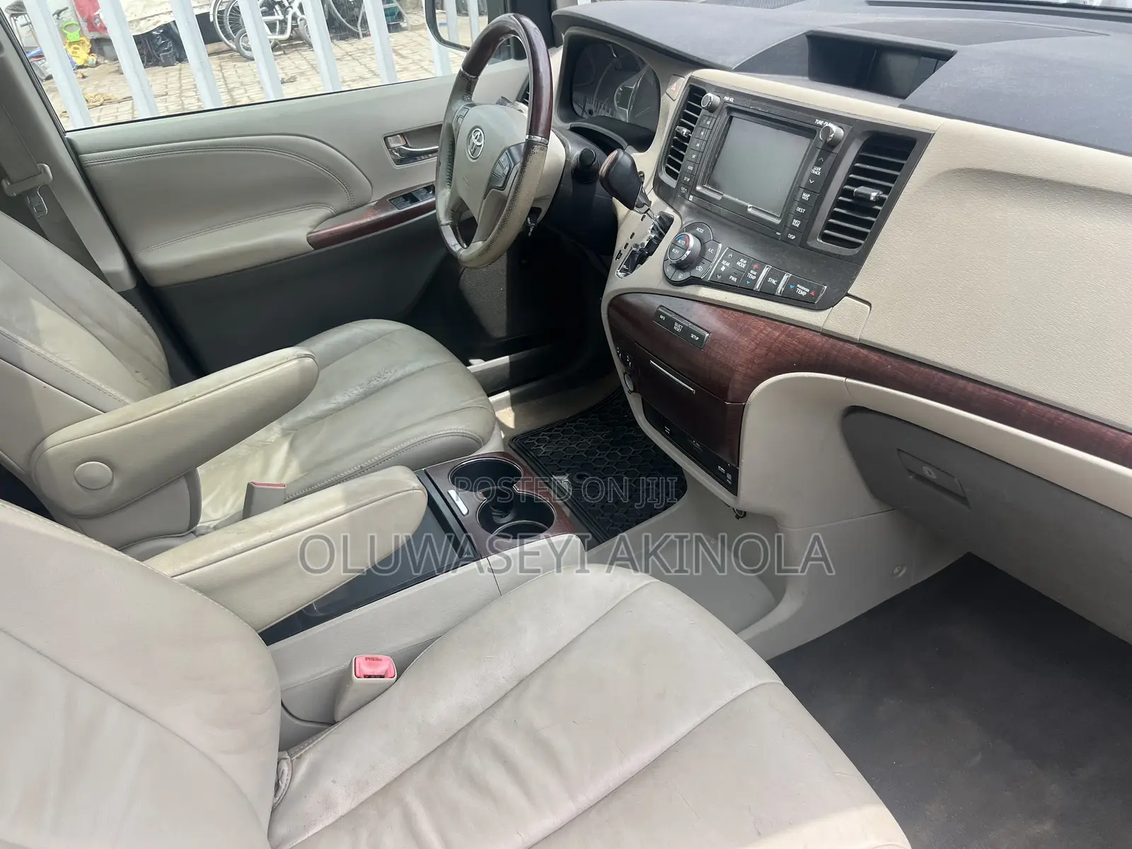 Toyota Sienna 2011 White