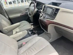 Toyota Sienna 2011 White