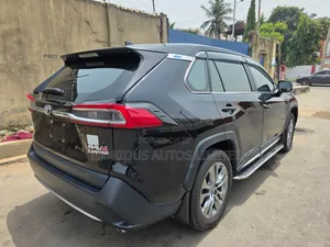 Toyota RAV4 XLE Premium FWD 2023 Black