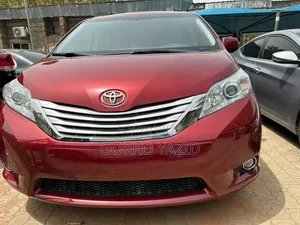 Toyota Sienna LE 7-Passenger 4dr Minivan AWD (3.5L 6cyl 6A) 2014 Red