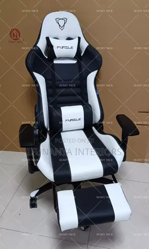 Luxury Adjusted Gaming Chair With Footrest