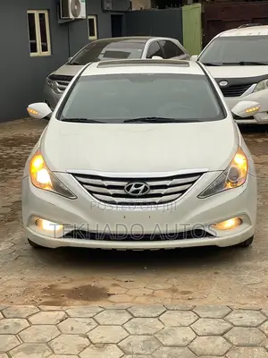 Hyundai Sonata Limited 2.0T Sedan (2.0L 4cyl 6A) 2012 White