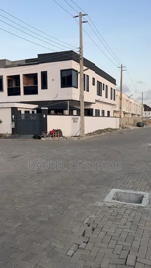 4bdrm House in Chevron for sale