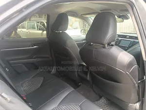 Toyota Camry SE FWD (2.5L 4cyl 8AM) 2018 Gray