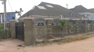 5bdrm Bungalow in Ogo Oluwa Estate, Akobo for sale