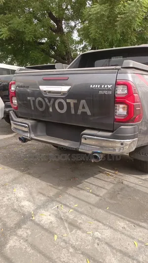 New Toyota Hilux 2025 Black