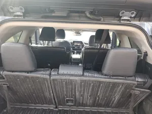 Toyota Highlander XLE 2022 Blue