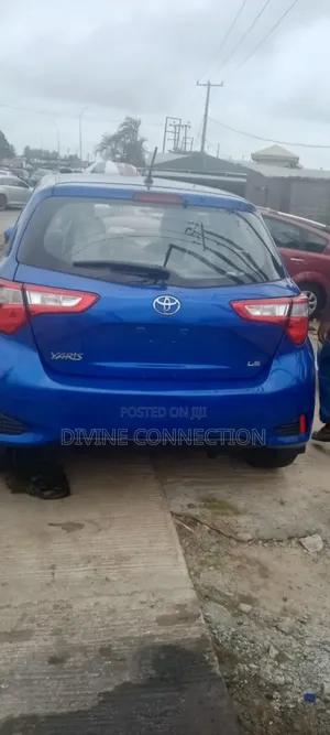 Toyota Yaris XLE Sedan 4dr 2019 Blue