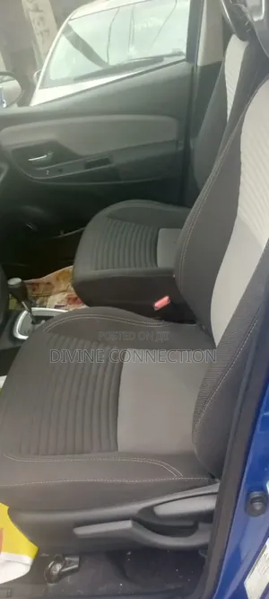 Toyota Yaris XLE Sedan 4dr 2019 Blue