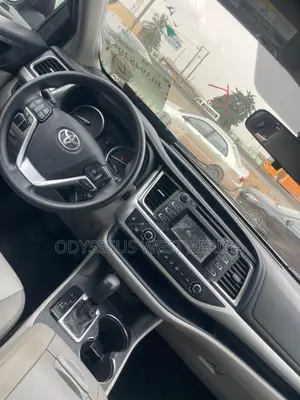 Toyota Highlander LE 4x2 (2.7L 4cyl 6A) 2016 Silver