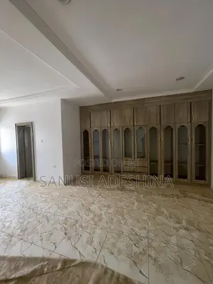 4bdrm Duplex in Jahi Gilmore,Very for rent