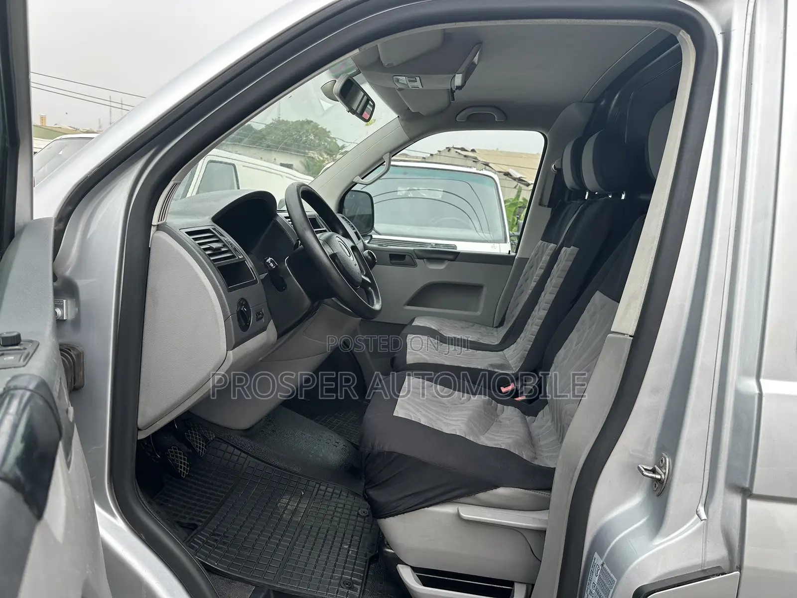 Volkswagen Transporter 2013 Grey
