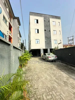 2bdrm Apartment in Lekki Phase 1 Right for rent