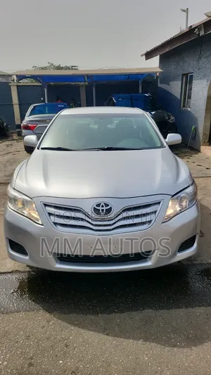 Toyota Camry LE 4dr Sedan (2.5L 4cyl 6AM) 2010 Silver