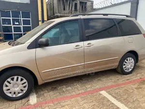 Toyota Sienna LE AWD 2005 Gold