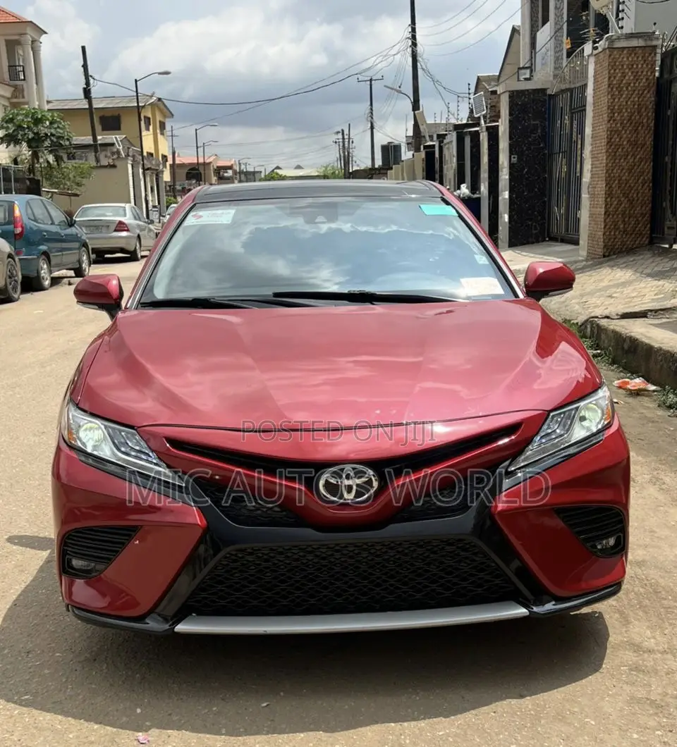 Toyota Camry 2019 Red