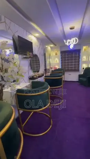 Unisex Salon for Sale
