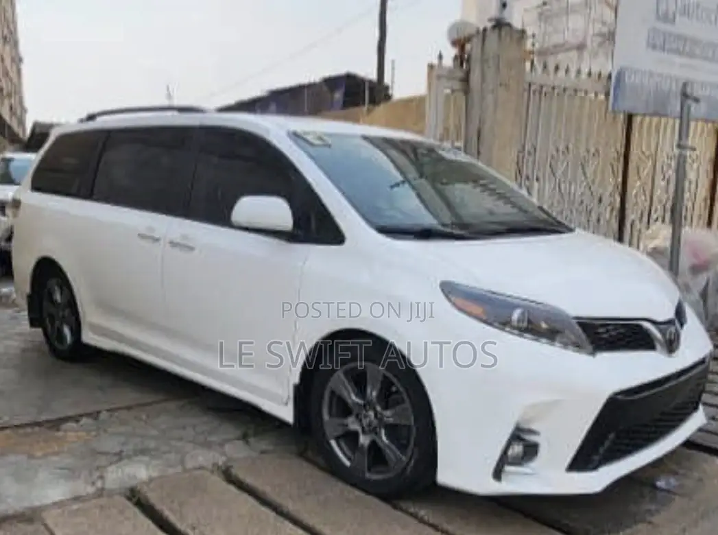 Toyota Sienna 2018 White