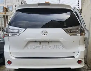 Toyota Sienna 2018 White