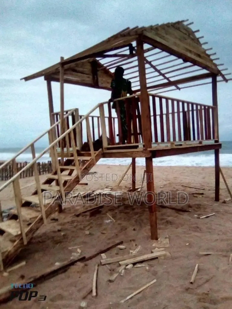 Thatch Construction / Bush Bar