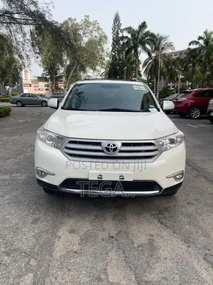 Toyota Highlander SE 2012 White