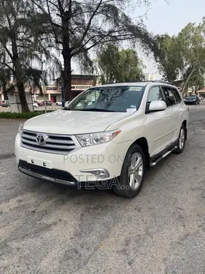 Toyota Highlander SE 2012 White