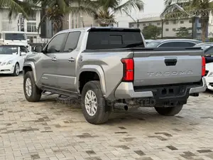 Toyota Tacoma SR5 Double Cab 5' Bed AT 2024 Silver