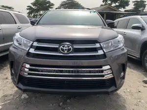 Toyota Highlander XLE 4dr SUV AWD (3.5L 6cyl 6A) 2015 Gray