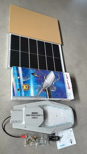 1000w Solar Flood Light With Separate Panel and Pool