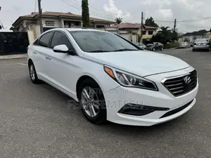 Hyundai Sonata Base Sedan FWD (2.4L 4cyl 6A) 2016 White