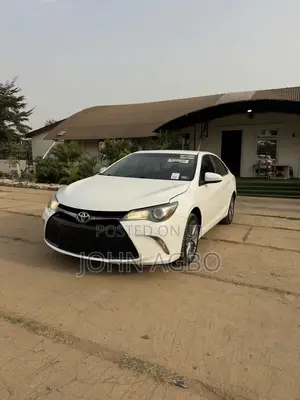 Toyota Camry SE w/Special Edition Pkg (2.5L 4cyl 6A) 2016 White