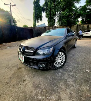 Mercedes-Benz C200 2010 Black