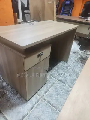 4 Ft Office Table