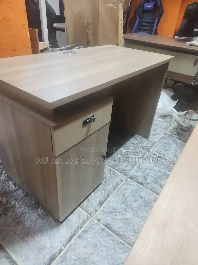 4 Ft Office Table