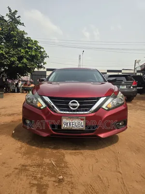 Nissan Altima 2017 Red
