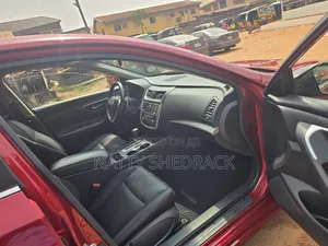 Nissan Altima 2017 Red