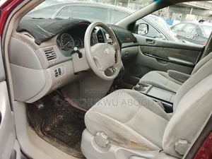 Toyota Sienna 2005 Red