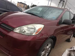 Toyota Sienna 2005 Red