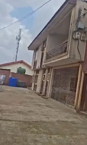 3bdrm Block of Flats in In An Estate, Alakuko for sale