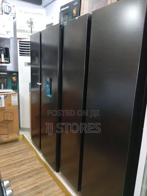 Side by Side Samsung Fridge With Dispenser