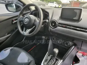 Toyota Yaris SE Hatchback 5dr 2018 Gray