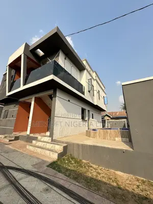 3bdrm Block of Flats in Olapade Estate, Ologuneru for rent