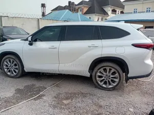 Toyota Highlander Limited AWD 2023 White