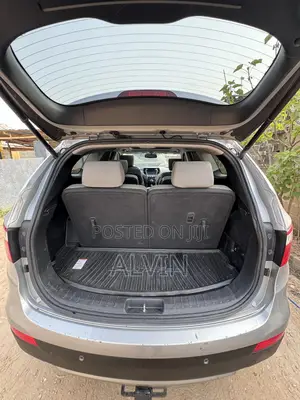 Hyundai Santa Fe Limited w/Saddle Interior 4dr SUV AWD (3.3L 6cyl 6A)