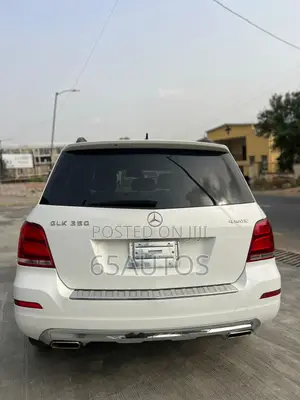 Mercedes-Benz GLK-Class Base GLK 350 4dr AWD 4MATIC (3.5L 6cyl 7A) 2015