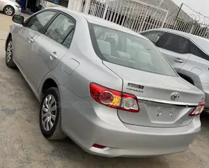 Toyota Corolla LE 4dr Sedan (1.8L 4cyl 4A) 2013 Silver